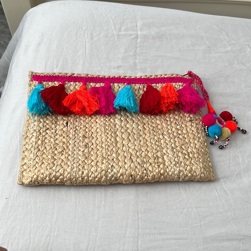 Straw clutch with colorful tassels